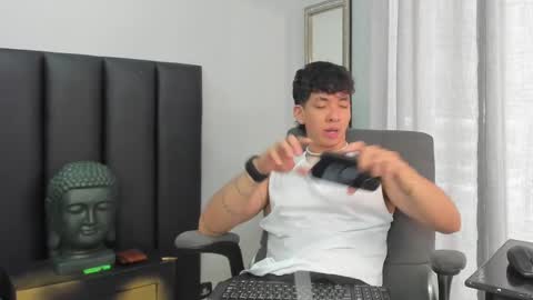 isaac_cryston online show from February 12, 8:18 pm