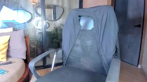 isaac_grimm online show from January 18, 3:21 am