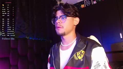 Isaac Saenz. online show from January 17, 10:34 pm