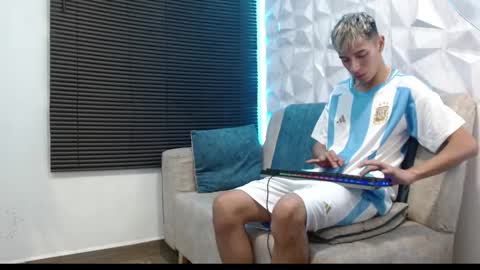 Isaac tan online show from September 20, 4:13 am