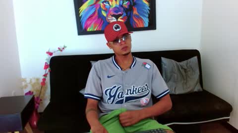 Snapshot of isaacas chatting on November 15, 11:29 am Isaacas online show from November 15, 11:29 am