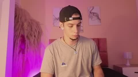 isaacblaze  online show from May 16, 3:47 am