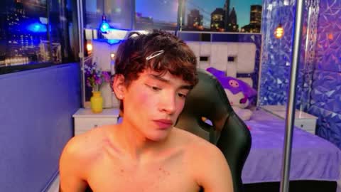 Snapshot of isaacnova chatting on April 16, 9:50 pm isaacnova online show from April 16, 9:50 pm