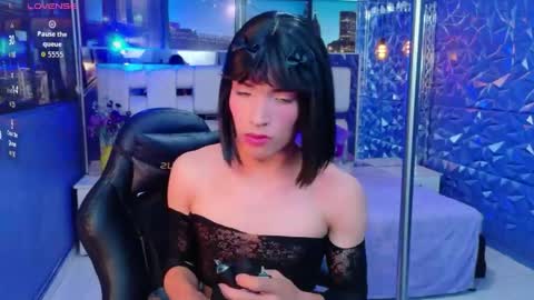 isaacnova online show from May 28, 8:06 pm