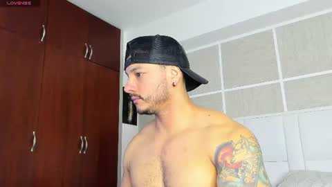 Snapshot of isaacs11 chatting on July 11, 12:41 pm Isaac Surez online show from July 11, 12:41 pm