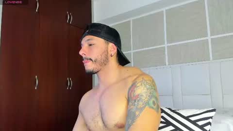 Snapshot of isaacs11 chatting on July 18, 6:01 pm Isaac Surez online show from July 18, 6:01 pm