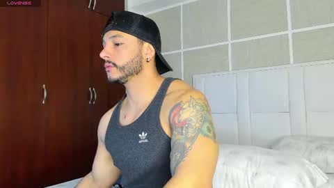 Snapshot of isaacs11 chatting on July 19, 12:31 pm Isaac Surez online show from July 19, 12:31 pm