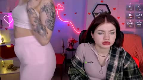 Snapshot of isabel_wave chatting on February 9, 10:25 pm isabel online show from February 9, 10:25 pm