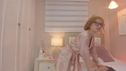 isabela__x online show from March 27, 11:32 am