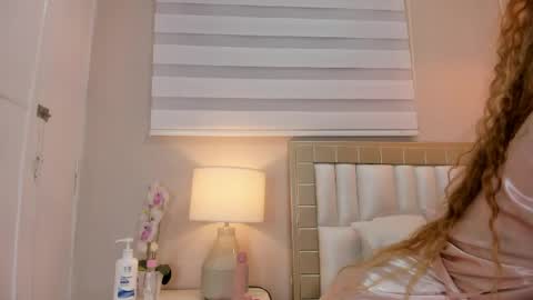 isabela__x online show from April 24, 11:34 am