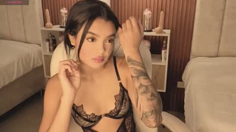 isabela  online show from March 5, 11:50 am