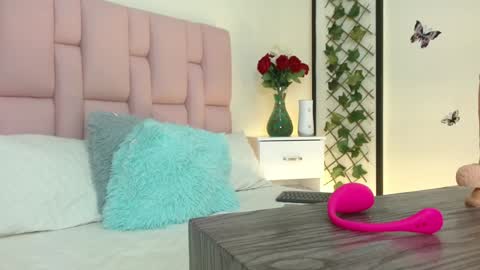 I S A online show from December 21, 4:14 pm