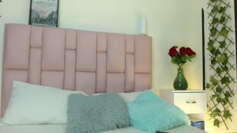 I S A online show from January 9, 4:17 pm