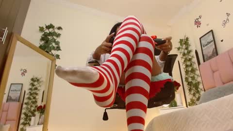 I S A online show from January 30, 5:17 pm