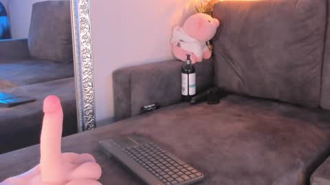 Snapshot of isabela_franco_ chatting on February 4, 6:17 pm Isabela online show from February 4, 6:17 pm