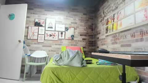 Snapshot of isabela_gomez3 chatting on June 20, 12:08 pm Isabela online show from June 20, 12:08 pm