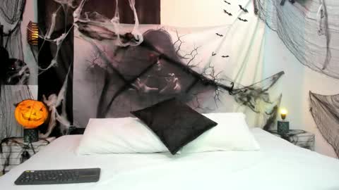 Snapshot of isabela_parkerr chatting on October 30, 1:12 pm Mommy Isa online show from October 30, 1:12 pm