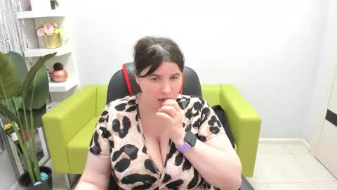 Snapshot of isabelabell chatting on February 16, 8:32 am Isabela online show from February 16, 8:32 am