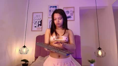 isabelgh_ online show from October 10, 3:49 am