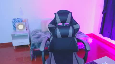 Snapshot of isabella__666 chatting on December 4, 4:11 am isabella__666 online show from December 4, 4:11 am