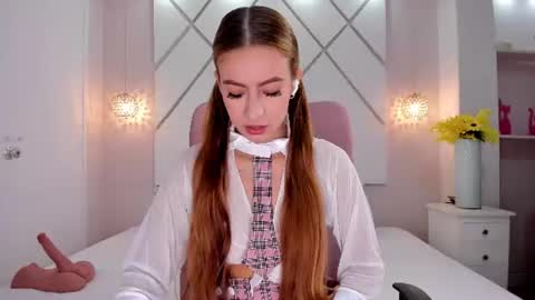 Snapshot of isabella__shine chatting on July 2, 4:35 pm Isa online show from July 2, 4:35 pm