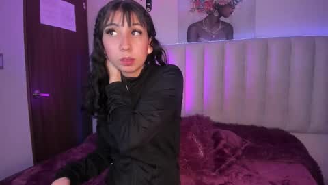 isabella_crofts online show from December 19, 2:51 am