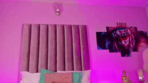   online show from April 19, 8:02 am