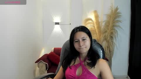 Snapshot of isabella_grace18 chatting on June 8, 1:39 am Isabella online show from June 8, 1:39 am