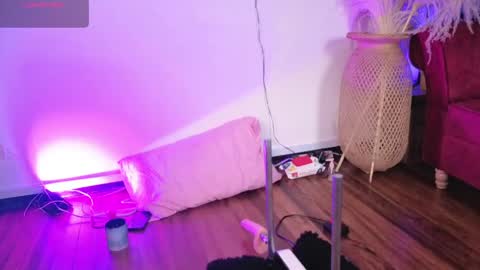   online show from April 21, 10:32 am