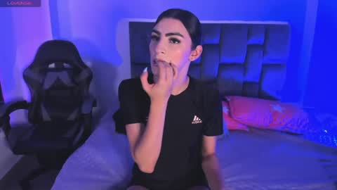 Isabella Moon9 online show from April 22, 11:56 am