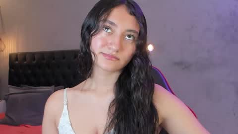 Isabella Nowa online show from April 21, 12:00 pm