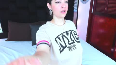 Snapshot of isabella_queen8 chatting on January 21, 3:37 am Isabella Your Queen  online show from January 21, 3:37 am