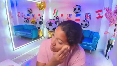 Snapshot of isabella_rows chatting on June 17, 7:37 pm Isabella online show from June 17, 7:37 pm