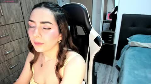 Snapshot of isabella_sea chatting on December 9, 1:18 am Isabella Sea online show from December 9, 1:18 am