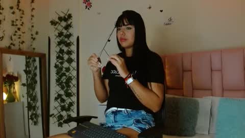 isabella_smithh_ online show from January 9, 2:09 pm