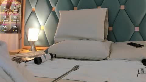 Snapshot of isabella_walton_ chatting on October 21, 11:22 am Bella online show from October 21, 11:22 am