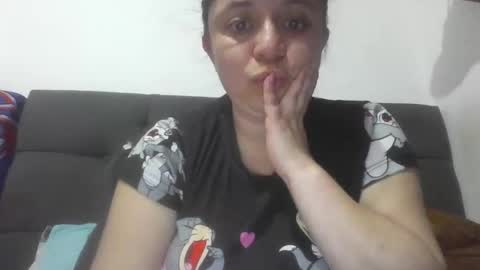isabellaa_hills_ online show from April 29, 3:27 pm