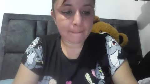 Snapshot of isabellaa_hills_ chatting on June 2, 5:59 pm isabellaa_hills_ online show from June 2, 5:59 pm