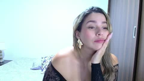 Snapshot of isabellaa_smith03 chatting on May 23, 1:00 am isabellaa_smith03 online show from May 23, 1:00 am
