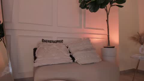 Snapshot of isabellaalen chatting on June 24, 12:53 am Isabella online show from June 24, 12:53 am