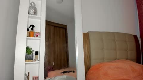 ISABEL online show from October 25, 8:11 am