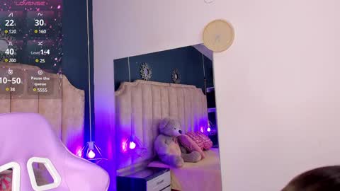 Snapshot of isabellabroms21 chatting on January 15, 9:09 pm    v online show from January 15, 9:09 pm