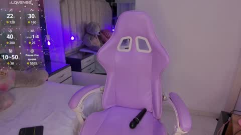 Snapshot of isabellabroms21 chatting on January 19, 12:06 am    v online show from January 19, 12:06 am