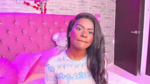 Snapshot of isabellabroms21 chatting on February 9, 8:24 pm    v online show from February 9, 8:24 pm