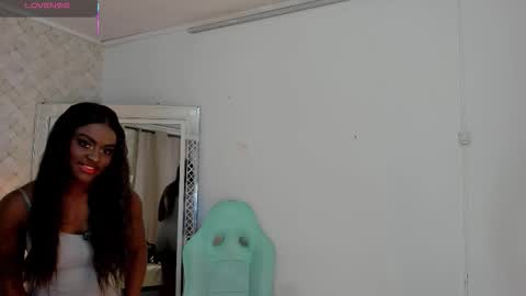 Snapshot of isabellabroms21 chatting on September 12, 10:10 pm    v online show from September 12, 10:10 pm