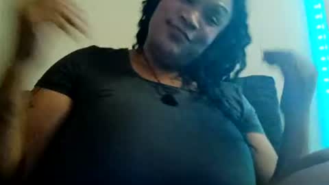 Snapshot of isabellacloverlove chatting on July 20, 5:44 am Isabella online show from July 20, 5:44 am
