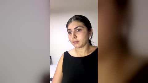 Instagram soybella01  online show from July 5, 11:34 pm