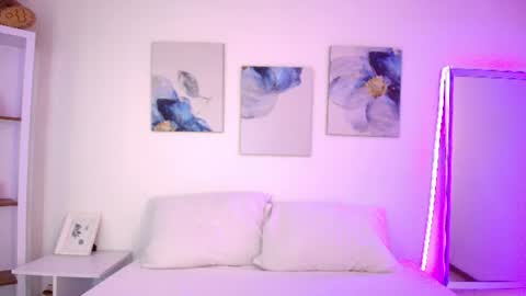 Isabella  online show from July 24, 2:59 pm