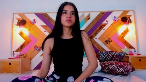 Snapshot of isabellamarinny chatting on February 24, 5:53 pm Isabella  online show from February 24, 5:53 pm