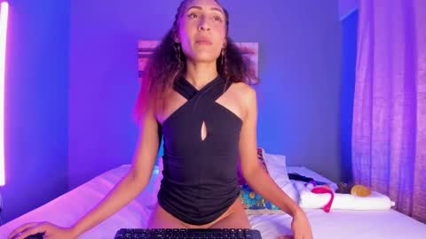Snapshot of isabellaspencer chatting on February 25, 10:07 pm Isabella online show from February 25, 10:07 pm